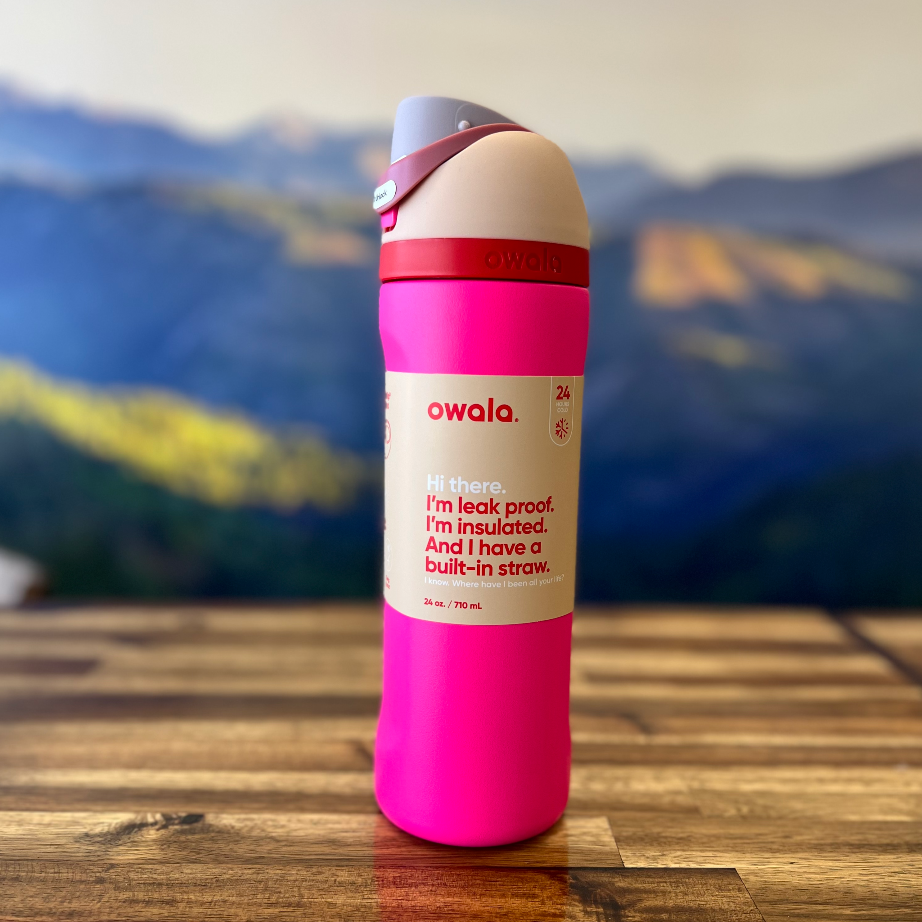 Owalaยฎ FreeSipยฎ Insulated Stainless Steel Water Bottle BPA-Free, 24-Ounce (Tan/Pink)