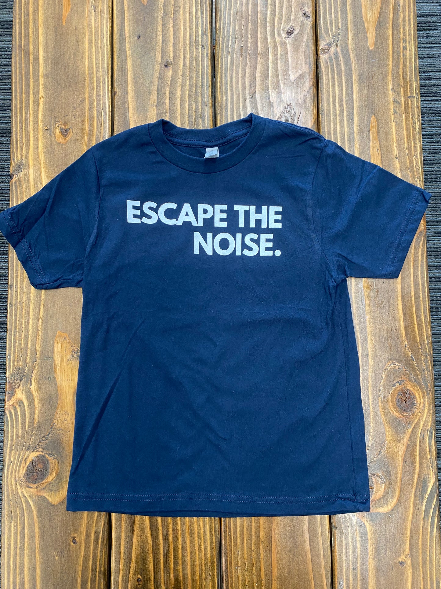 Escape the Noise. - Kids' T-shirt